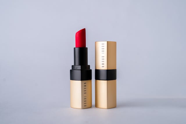 From First Impressions to Long-Term Relationships: A Shared Challenge for Beauty Brands and Home Services Companies
